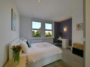Finchley Elegance Stylish 3-Bed Apartment